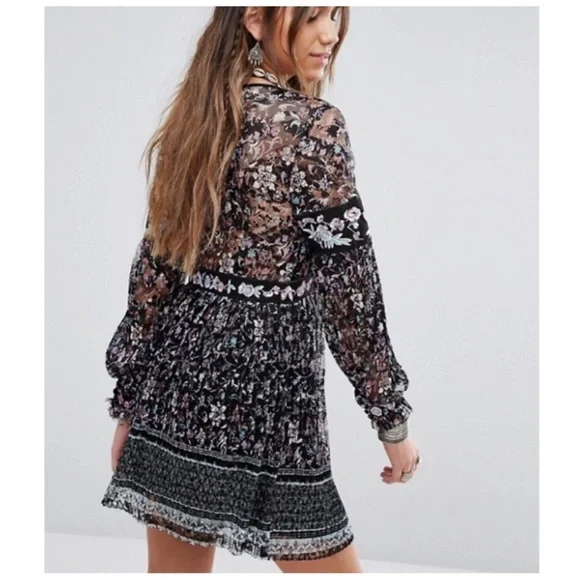 Free People Cherry Blossom Lace Accordion Mini Dress Sz 6 - Picture 4 of 8